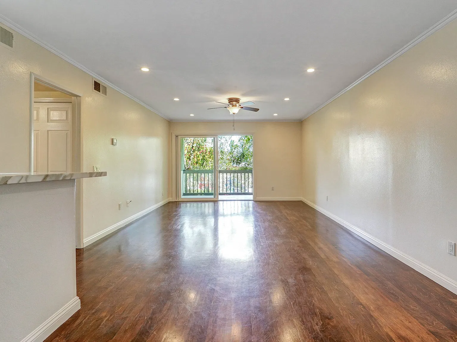 23515 Lyons Ave — Photo 4