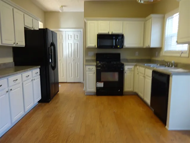 1874 S Carisbrook Pl — Photo 2