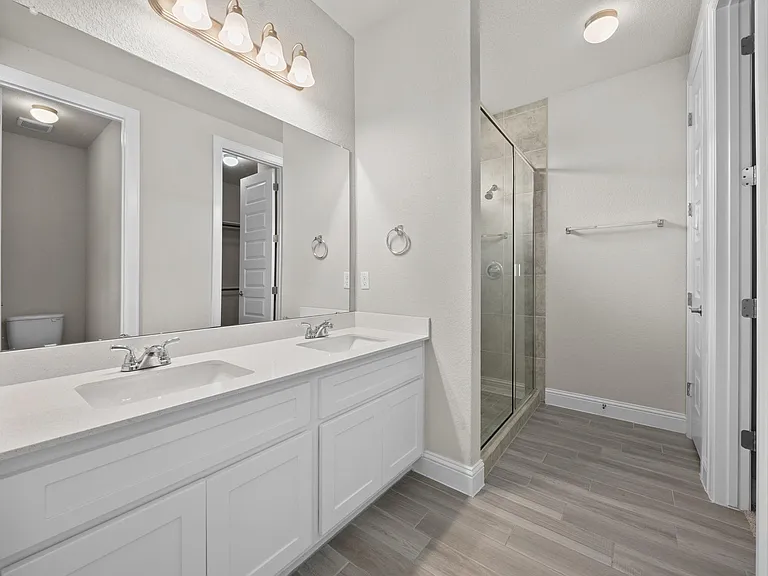 213 Graver St — Photo 13