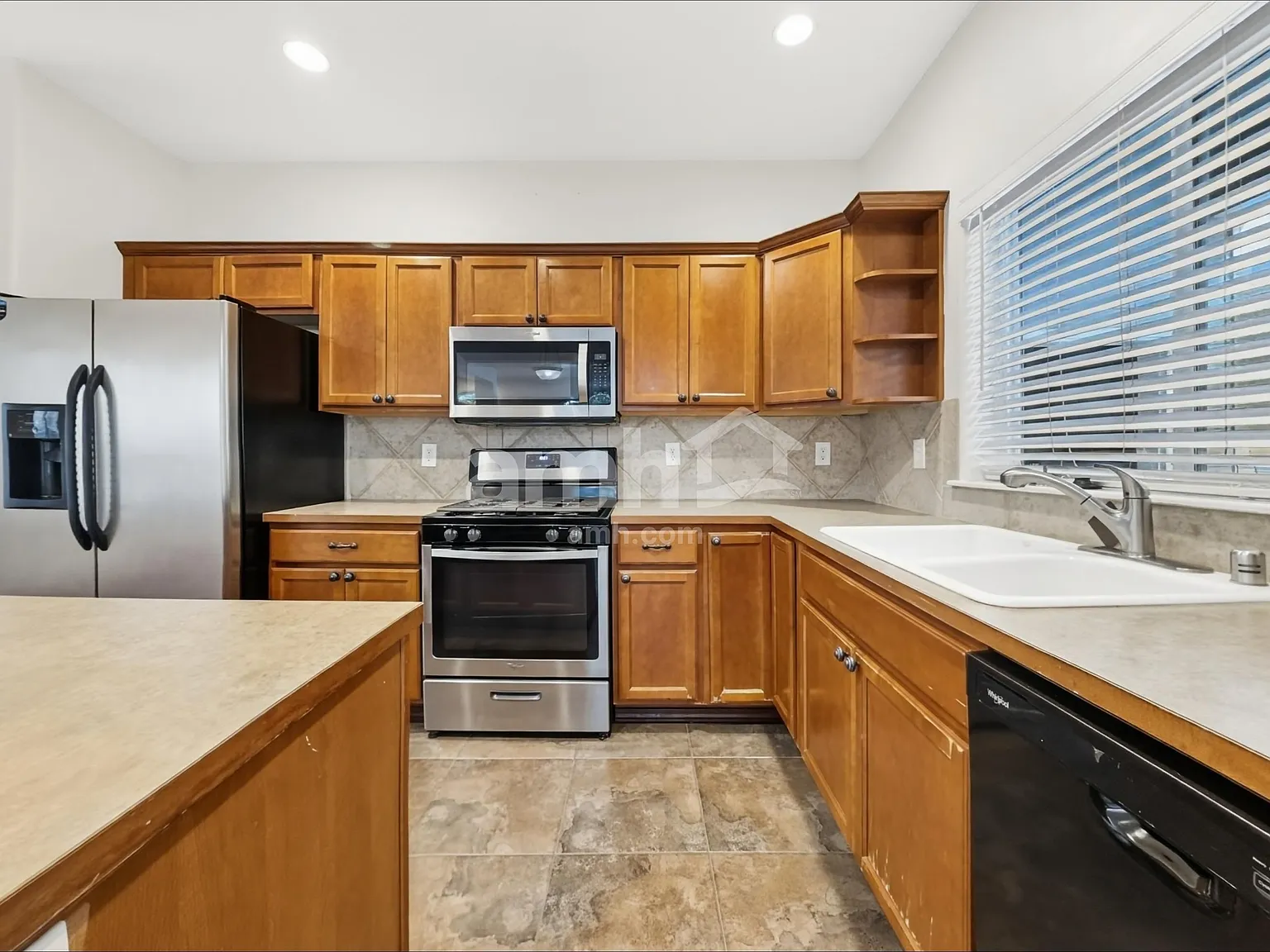 3 bed, 2.5 bath, 2017 sqft, $2,885 — Photo 3