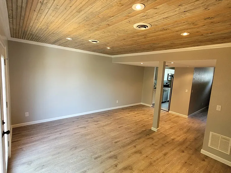 219 E 4th St #219 — Photo 6