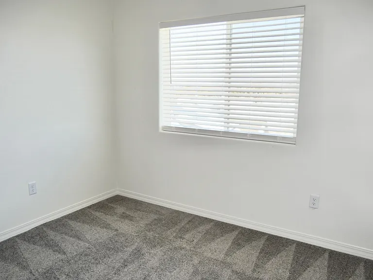 706 Grissom Dr — Photo 5