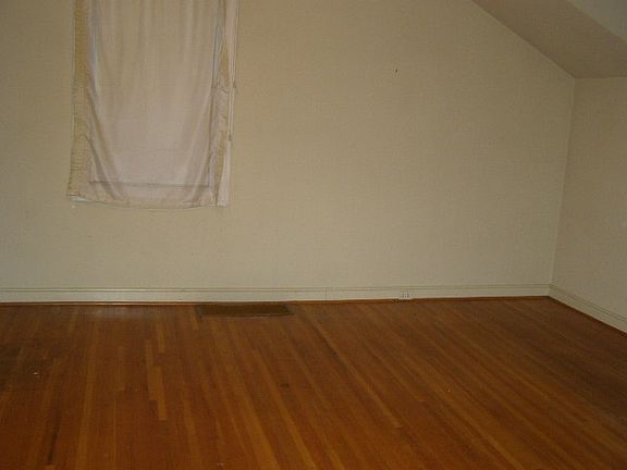 2nd image of 530 E College St