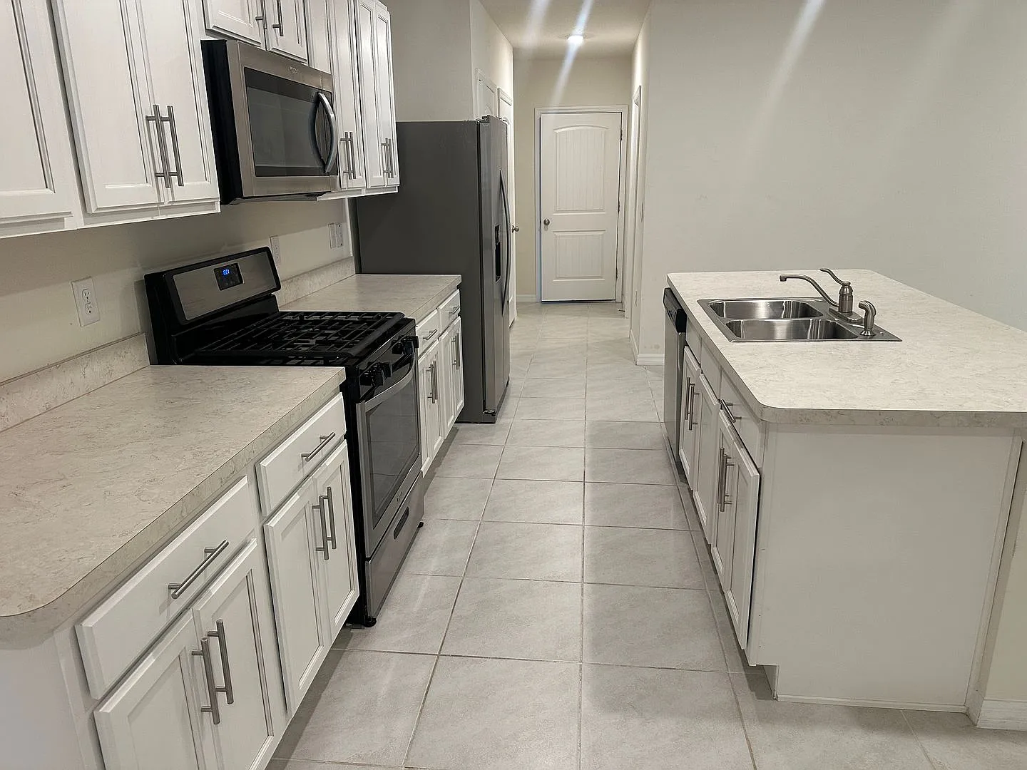 2 Bedroom + Office / 2 Bath Duplex for Rent in Leesburg - Move In Special — Photo 4