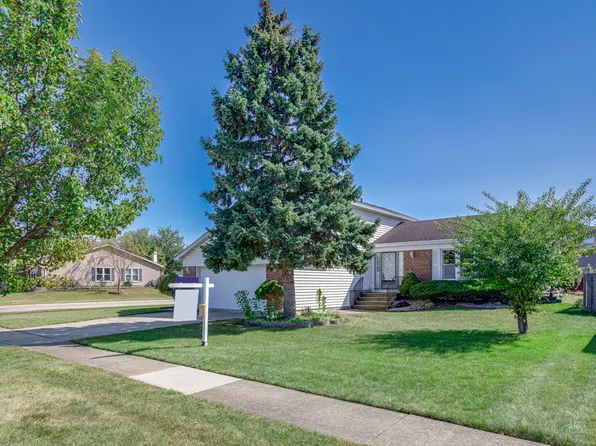 163 Mill Pond Dr, Glendale Heights, IL 60139
