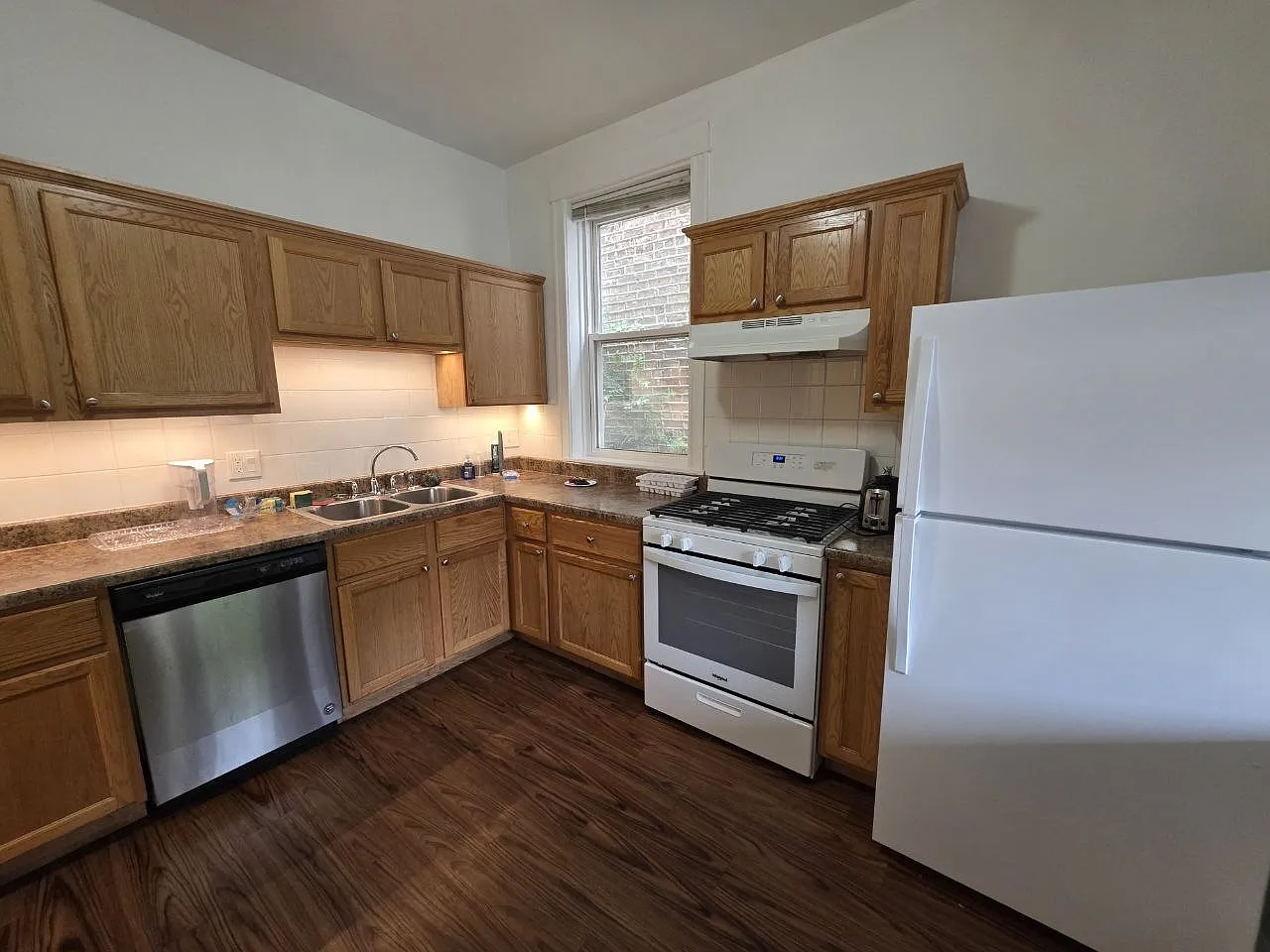 3 bed, $2,000 — Photo 3