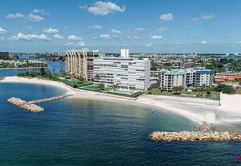 7000 Beach Plz — Photo 4