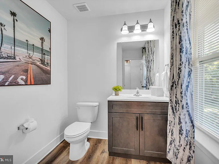 16 Claro Ave — Photo 12
