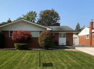 30233 Blossom St, Roseville, MI 48066