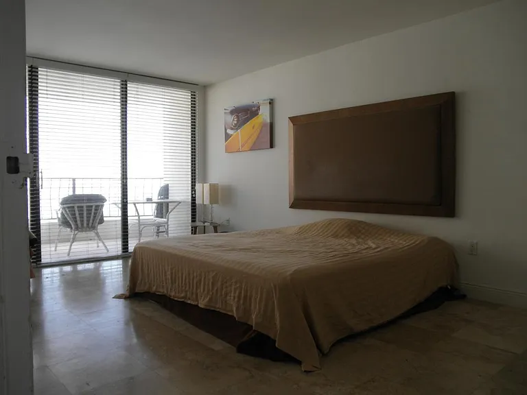 555 NE 15th St #28D — Photo 4