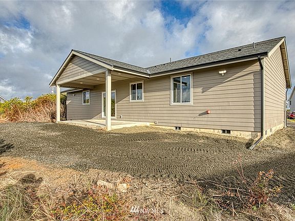4th image of 1233 Storm King Avenue SW