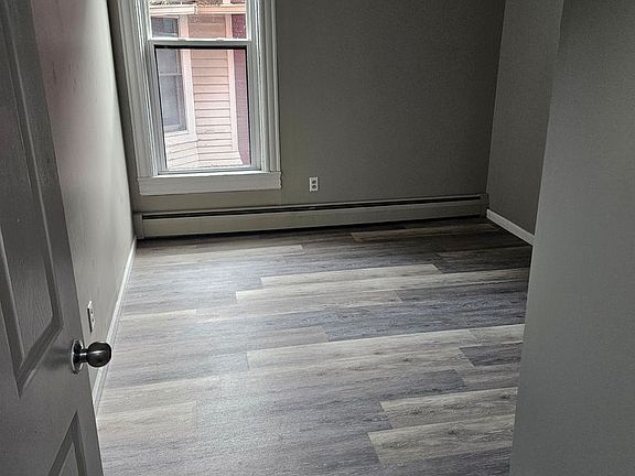 4th image of 204 Main St APT 204