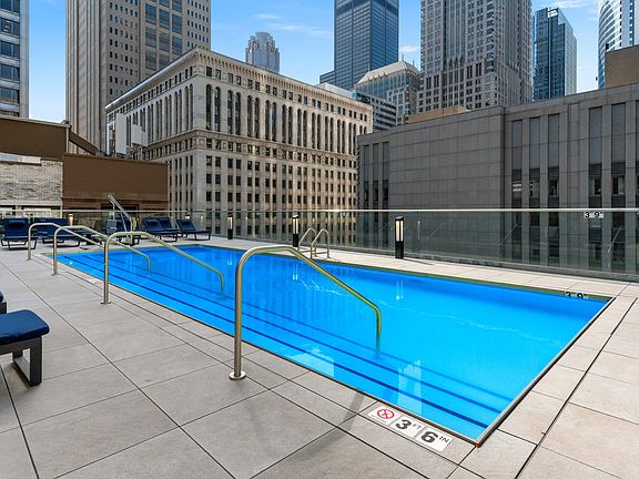 4th image of 19 S Lasalle St #Id1029600p