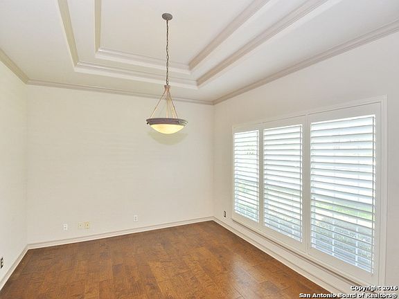 3rd image of 1610 Sandringham