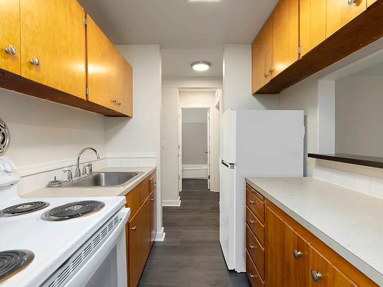Cordova Apartments — Photo 54