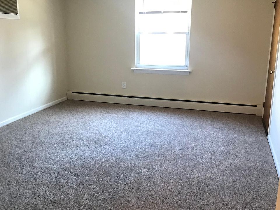 2nd image of 444 Walnut St APT 1