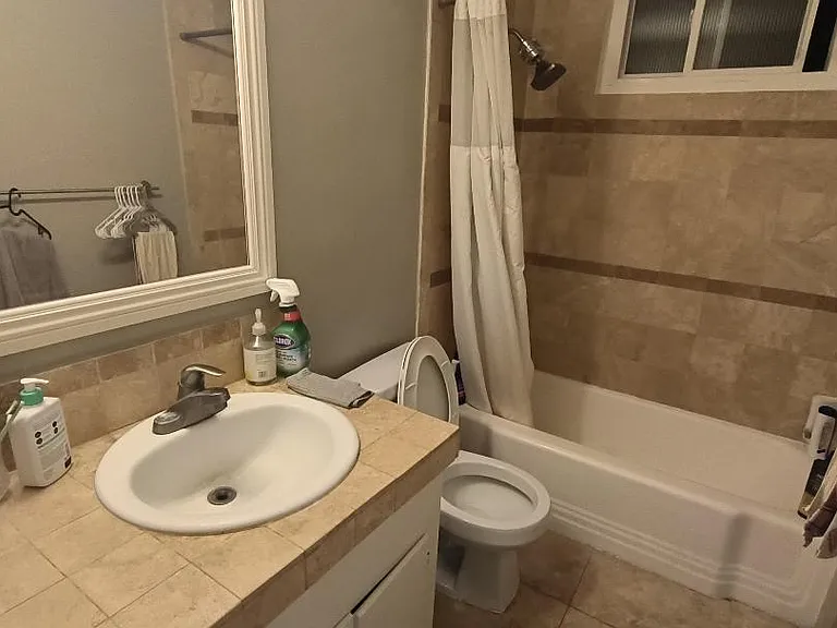 1619 Colby Ave #4 — Photo 18