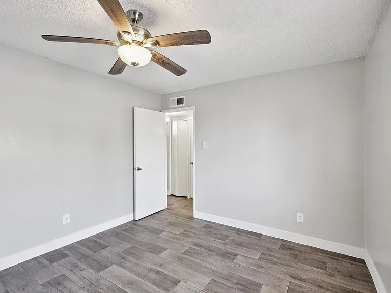 Mariposa Flats — Photo 50