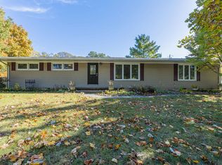 101 Magnolia Dr, Villa Grove, IL 61956