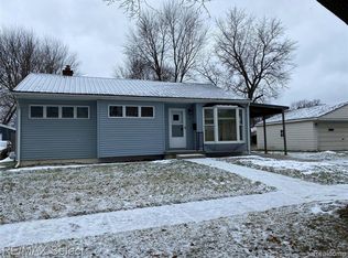 713 Elmwood Dr, Fenton, MI 48430