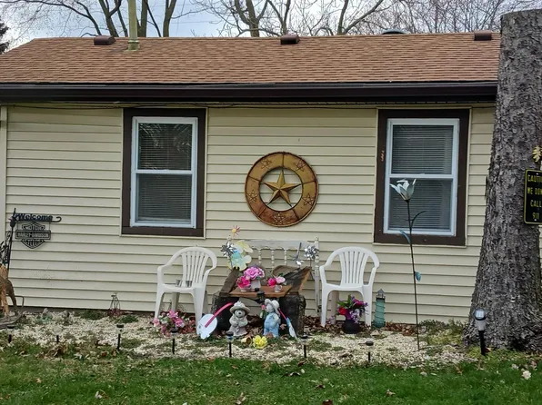 4703 E Maple St, Newport, MI 48166