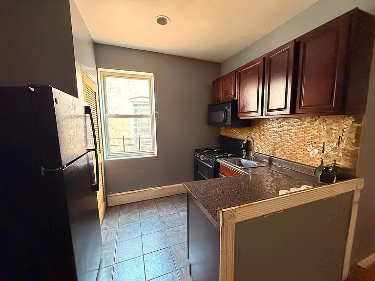 361 Danforth Ave #18E — Photo 1