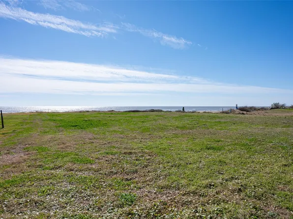 975 Marjorie, Gilchrist, TX 77617