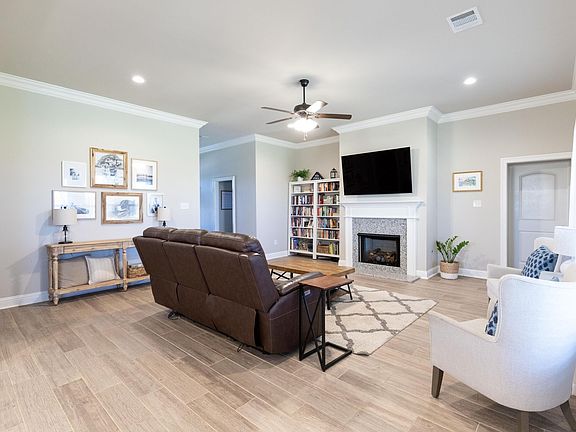 5th image of 424 Mangrove Ln
