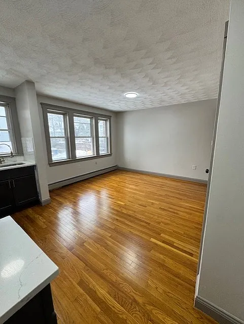 Building Photo - 26 Newhall St #4