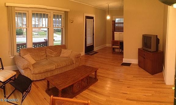 5th image of 37 Burr Oak St NE