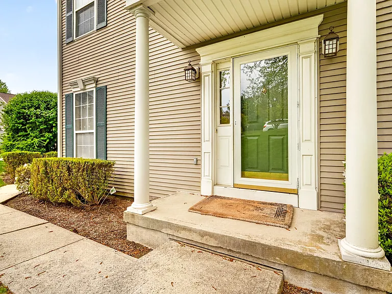 554 Adirondack Ct — Photo 39