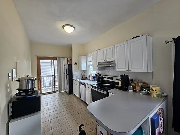 464 Meridian St #B — Photo 1