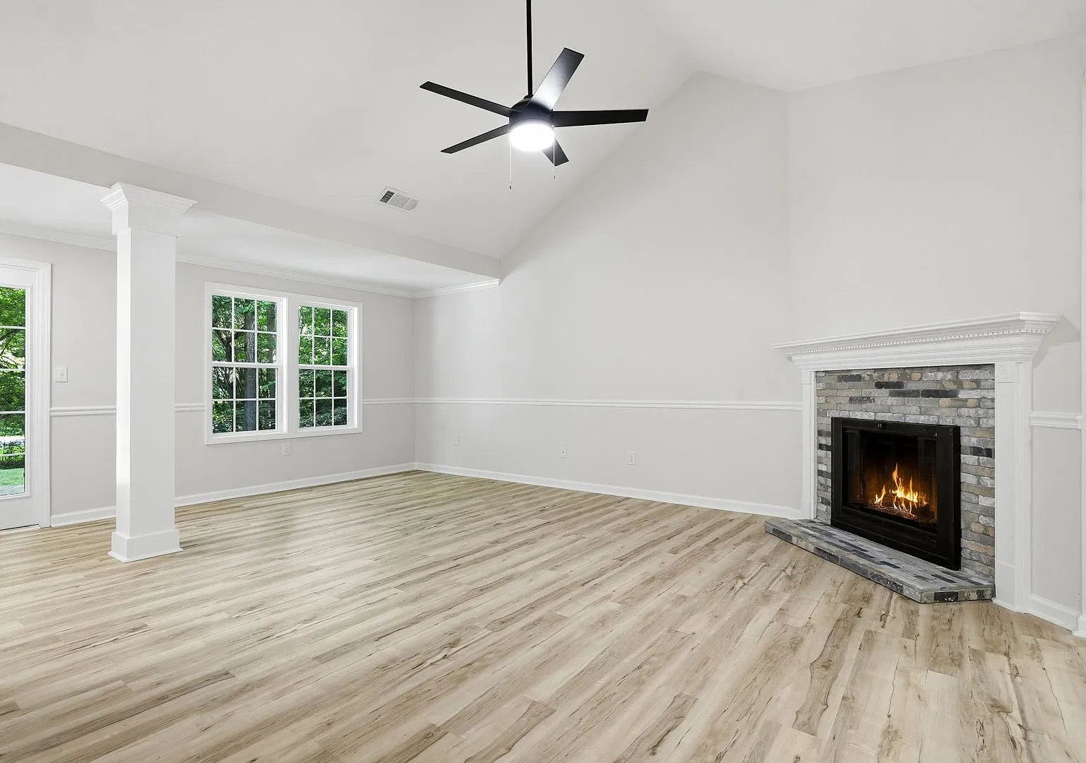 Available Now! 3-Bedroom 2-Bathroom Renovated Ranch — Photo 4