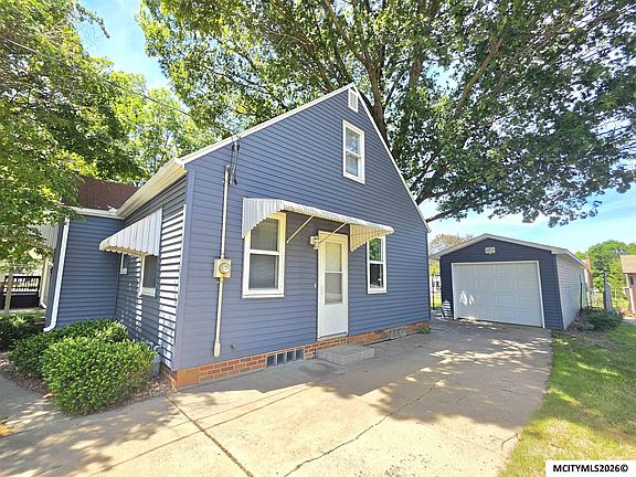 2nd image of 1046 1st St NE