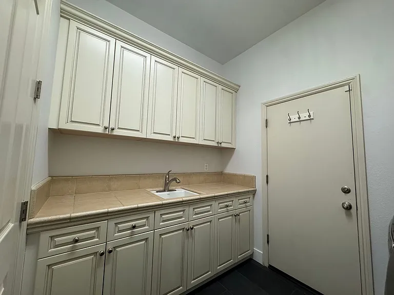 4133 N Morro Bay — Photo 32