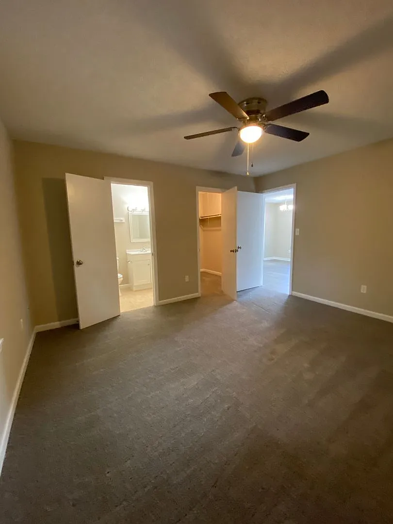 105 Howell Way — Photo 4