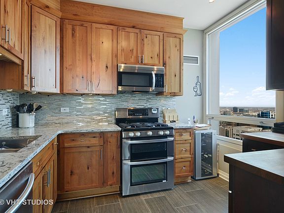 3rd image of 33 W Ontario St APT 37A