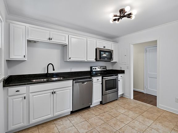 3rd image of 2732 Knowles St