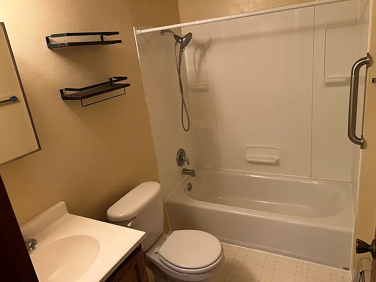 2512 Valley St #8 — Photo 9