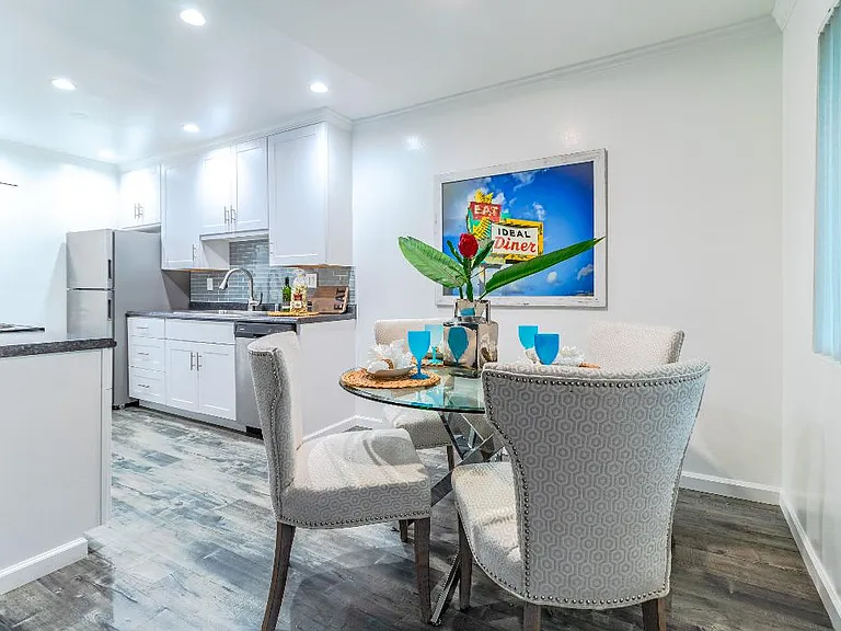 Palm View Village - Gardena — Photo 8