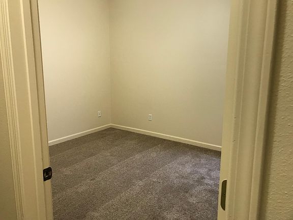 5th image of 5610 Woodlawn Dr #B