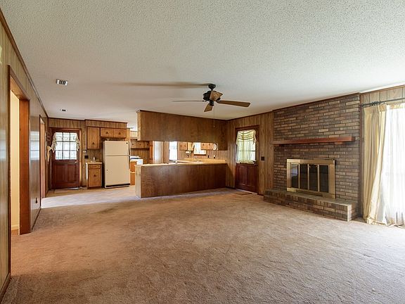5th image of 3105 Parkwood Dr