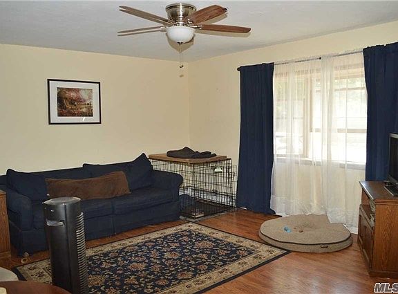 4th image of 7 Cottage Dr