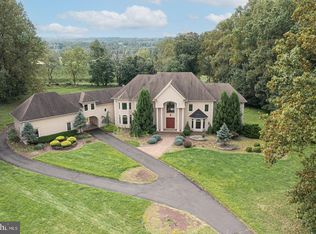 110 Autumn Trace Dr, New Hope, PA 18938