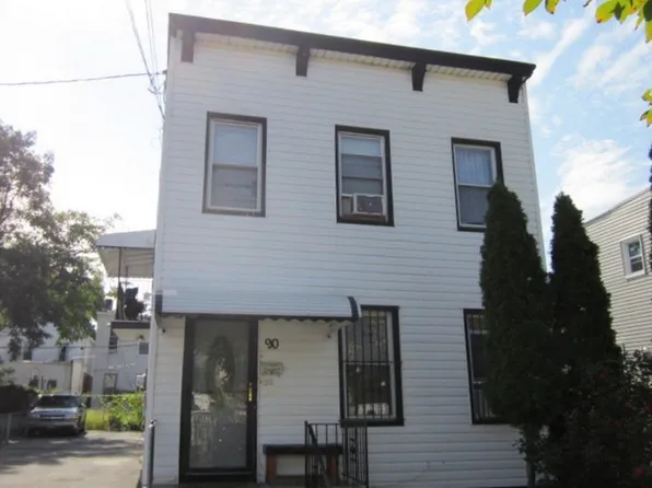 90 Glen St, Brooklyn, NY 11208