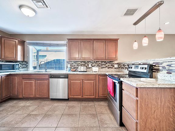 5th image of 8739 W Clarendon Ave