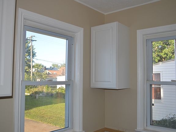 4th image of 21621 Miller Ave