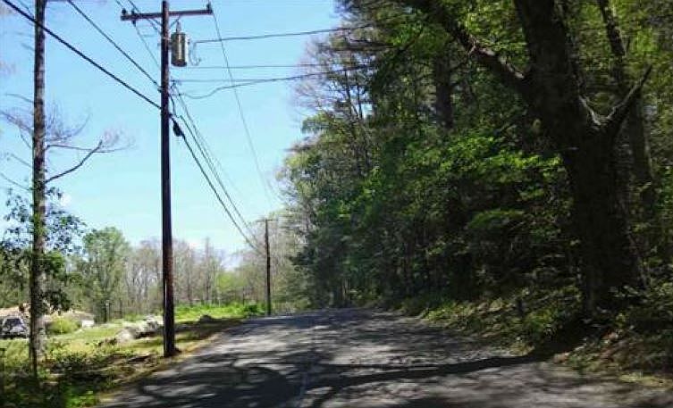 2nd image of 64 Sandy Brook Rd