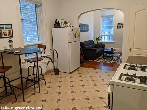 3rd image of 1454 N Greenview Ave #1618