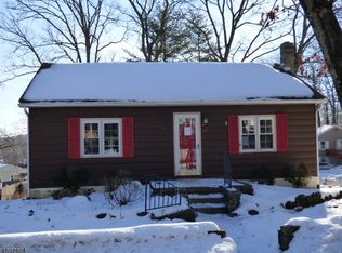 31 Jefferson Trl, Hopatcong, NJ 07843